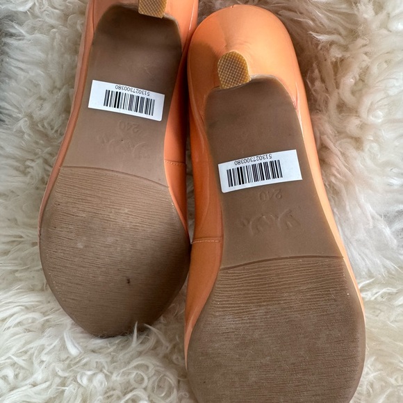 Low Heels Peach Color with Bows - Picture 3 of 4